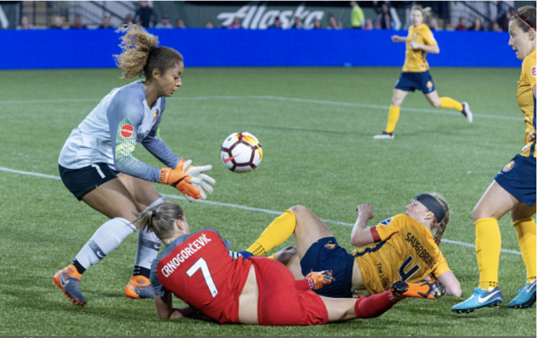 Goalie Abby Smith of the Utah Royals charges the ball. Photo: Getty Images