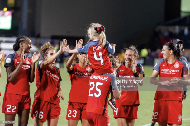 The Portland Thorns high five fans. Photo: Getty Images/IconSportswire 