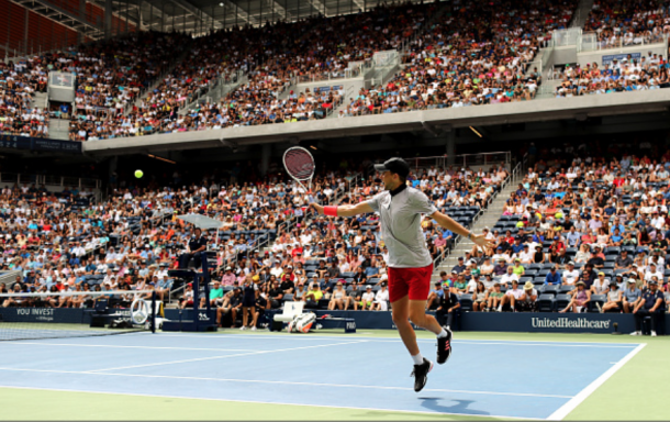 Thiem ready to hit a backhand (Elsa/Getty Images)