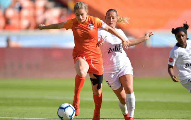 Kealia Ohai (left) battles against Theresa Nielsen (right) in the teams opening NWSL match of 2019. (Photo: twitter.com/houstondash)