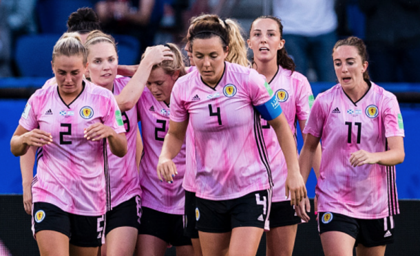 Captain Rachel Corsie (#4) and Scotland WNT. (Photo by Marcio Machado/Getty Images)