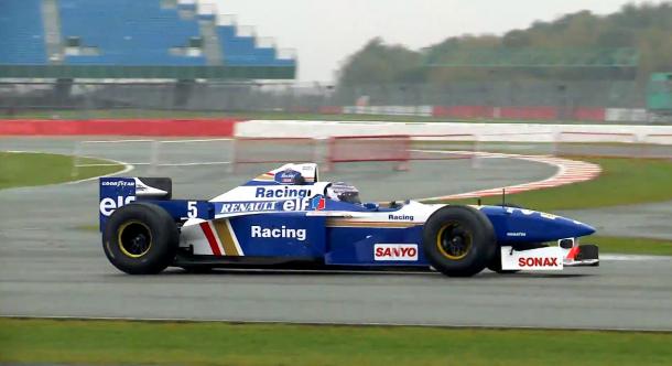 Valtteri Bottas prueba el FW18 con el que Damon Hill se proclamó campeón del mundo | Fuente: www.motorsportretro.com