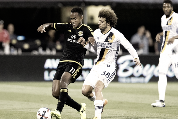 Ola Kamara battling against the LA Galaxy. | Photo: Greg Bartram-USA TODAY Sports