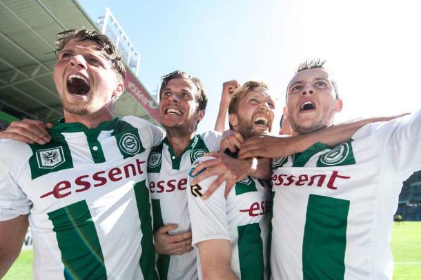 El Groningen festejando su victoria y su clasificación a la liguilla de acceso a Europa League | foto: Twitter @Hans33Hateboer