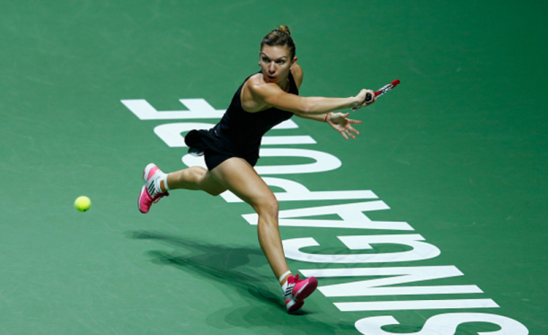 Simona Halep hitting a backhand at the 2014 WTA Finals edition | Photo: Julian Finney / Getty Sports 