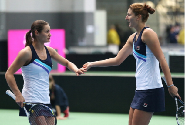 Monica Niculescu and Irina-Camelia Begu in doules during a Fed Cup match | Photo: Srdjan Stevanovic