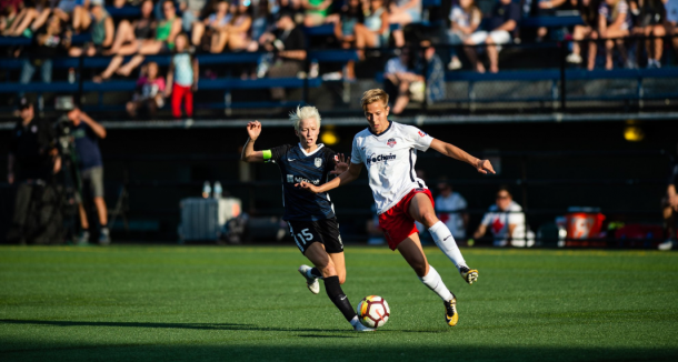 Rebecca Quinn (right) and Megan Rapinoe (left) battled it out most of the match. | Photo: isiphotos.com