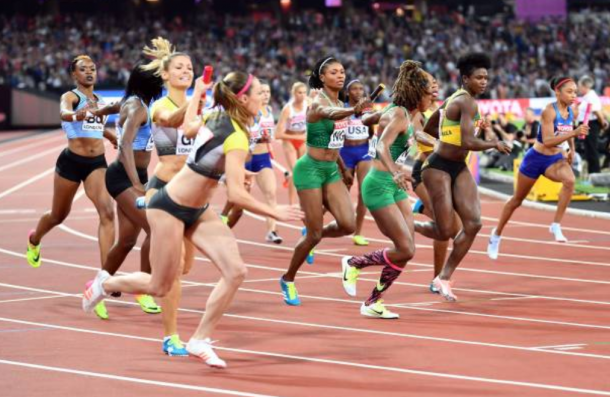 Allyson Felix grabs the baton ahead of Jamaica, Nigeria and Germany in shot (Photo: Anadolu Agency)