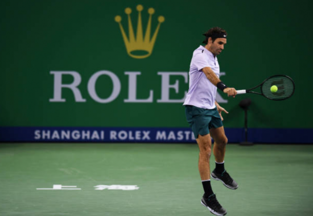 Rogere Federer plays his traditional backhand shot (Photo: Lintao Zhang/Getty Images)