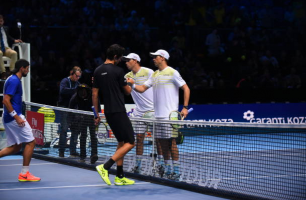 Bob and Mike Bryan congratulate Lukasz Kubot and Marcelo Melo on qualifying (Photo: Glyn Kirk/Getty Images)