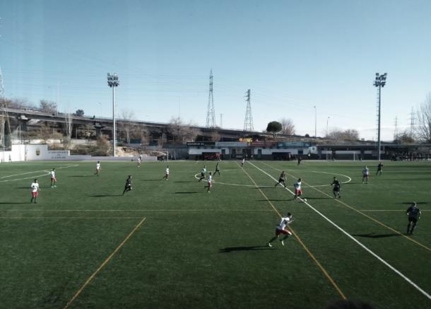 La primera parte entre CF Trival Valderas y ED Moratalaz acabó sin goles, a pesar de las buenas ocasiones de ambos equipos. Fuente: Francisco Nieto.