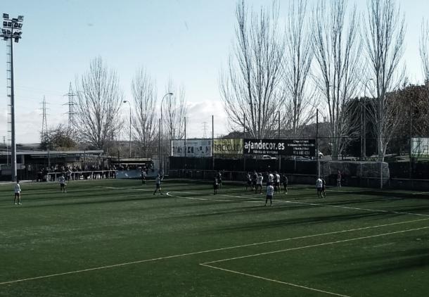 La segunda mitad fue donde se vieron todos los goles del choque y la expulsión de Matos, y donde al final el marcador reflejó un 2-3 a favor de la ED Moratalaz. Fuente: Francisco Nieto.