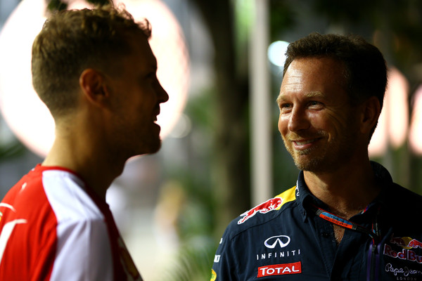 Christian Horner hablando con su ex piloto, Sebastian Vettel. Fuente: Getty Images