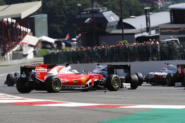 Sebastian Vettel tras el toque con Kimi Räikkönen | Fuente: Getty Images