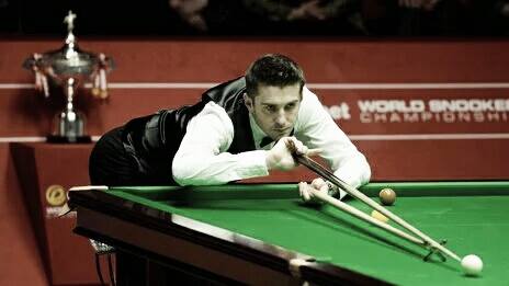 Selby lines up a shot, he'll face Marco Fu next | Photo: BBC Leicester Sport