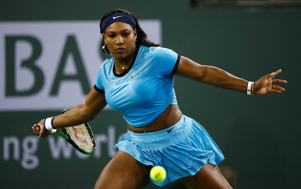 Serena Williams hits a forehand./Photo: Julian Finney/Getty Images