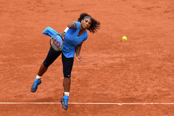 Serena Williams hits a serve during the 2016 French Open final against Garbiñe Muguruza. | Photo: Dennis Grombkowski/Getty Images Europe