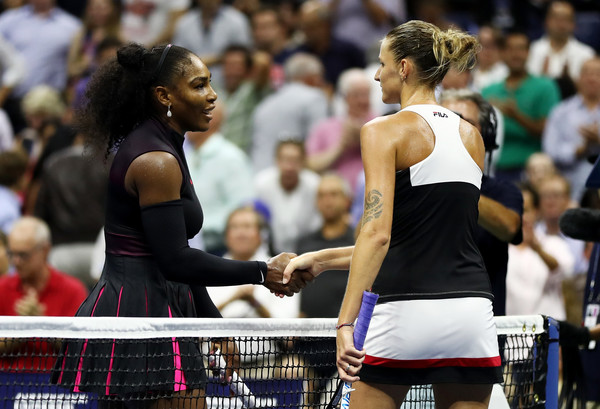 Serena Williams (L) and Karolina Pliskova shake hands after their semifinal match at the 2016 U.S. Open. | Photo: Elsa/Getty Images North America