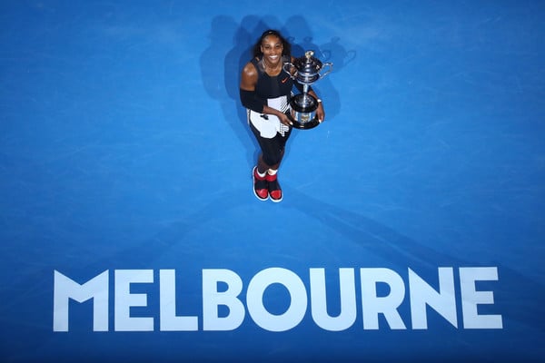 Serena Williams poses with the Daphne Akhurst Memorial Cup after defeating Venus Williams in the final of the 2017 Australian Open. | Photo: Cameron Spencer/Getty Images