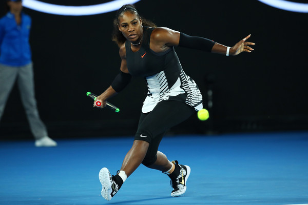 Serena Williams in action during the final of the 2017 Australian Open, defeating her sister Venus Williams | Photo: Clive Brunskill/Getty Images AsiaPac