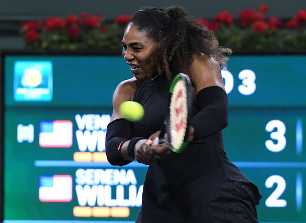 Serena Williams was having several issues dealing wit the return thus far | Photo: Kevork Djansezian/Getty Images North America