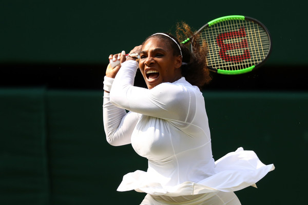 Serena Williams hits a backhand | Photo: Matthew Stockman/Getty Images Europe