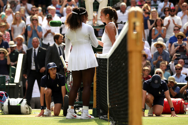 Serena Williams and Julia Goerges share a warm handshake at the net | Photo: Julian Finney/Getty Images Europe