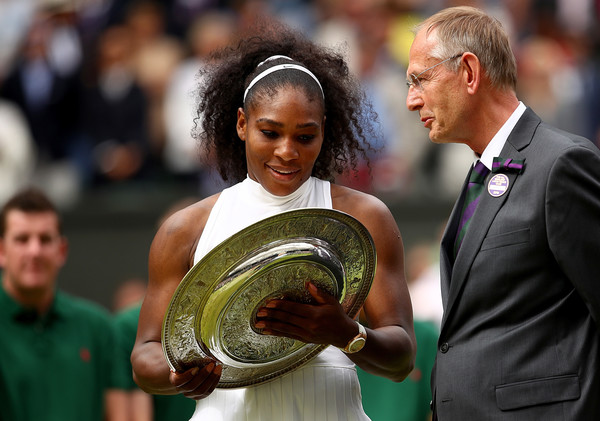 Serena Williams with her Venus Rosewater Dish. Photo: Clive Brunskill/Getty Images