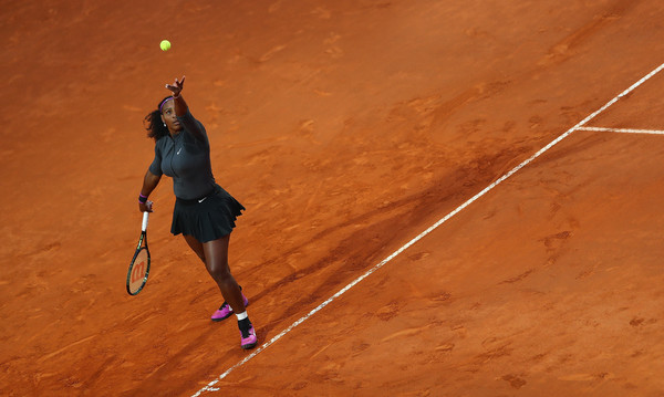 Serena Williams serves to Svetlana Kuznetsova during their quarterfinal clash at the 2016 Internazionali BNL d'Italia. | Photo: Matthew Lewis/Getty Images Europe