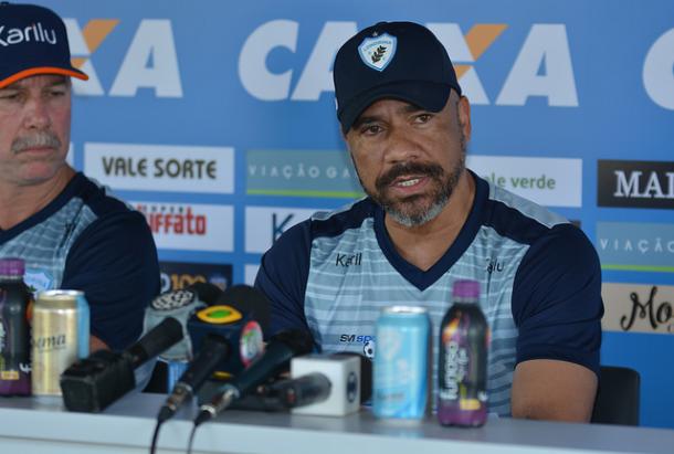 Sérgio Soares espera maior força do Londrina em casa para aproximar-se do G-4 (Foto: Gustavo Oliveira/ Londrina EC)