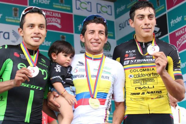 Sergio Henao en el podio del Campeonato Nacional de Rita en Colombia | Fuente: Federación Colombiana de Ciclismo