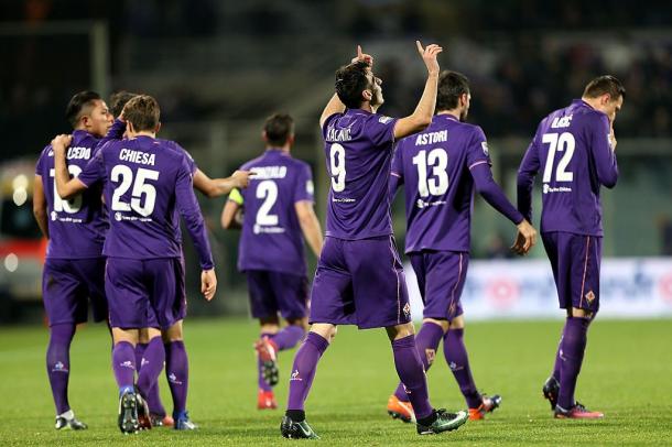 Kalinić señala al cielo después de anotar un gol | Foto: Serie A