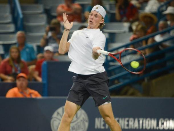 Denis Shapovalov strikes a forehand in Cincinnati. Photo: Noel Alberto/VAVEL USA