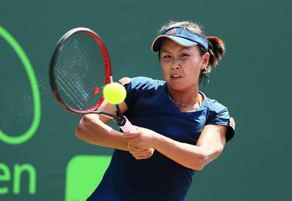 Peng Shuai in action at the Miami Open | Photo: Al Bello/Getty Images North America