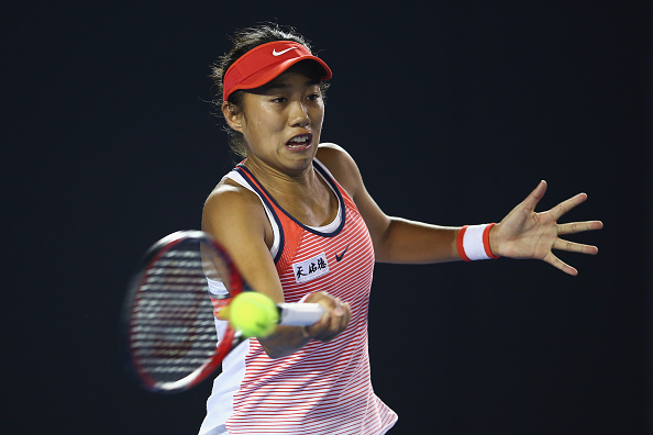 Shuai hits a forehand. Photo: Getty Images/Mark Kolbe