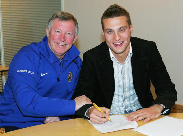 Vidic signs for United in January 2006 | Photo: John Peters/Manchester United