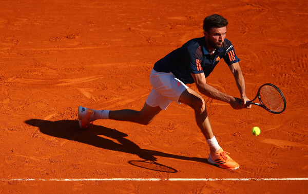 Simon has defeated Djokovic once in 11 meetings (Photo by Clive Brunskill / Getty Images)