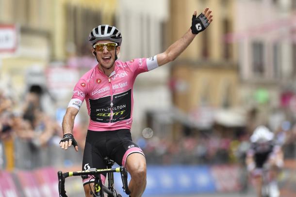 Simon Yates sigue siendo la maglia rosa | Foto: Giro de Italia