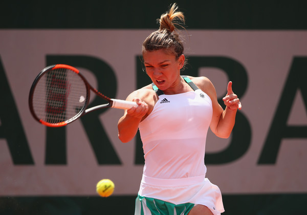 Simona Halep produced an incredible fightback from 3-6, 1-5 down, reflecting her tough mentality | Photo: Clive Brunskill/Getty Images Europe