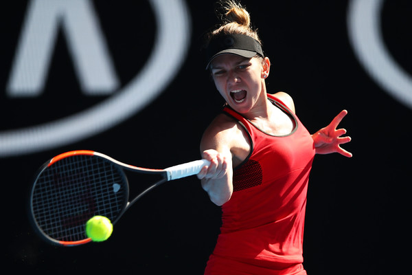 Simona Halep was leading 6-3, 3-1 before her backhands totally crumbled | Photo: Clive Brunskill/Getty Images AsiaPac