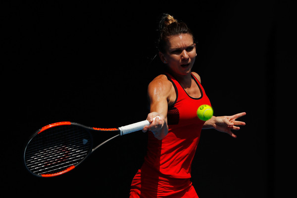 Simona Halep in action during the lengthy thriller | Photo: Scott Barbour/Getty Images AsiaPac