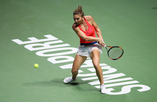 Simona Halep in action at the 2016 WTA Finals | Photo: Clive Brunskill/Getty Images AsiaPac