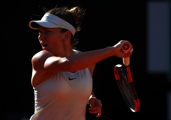Simona Halep stunningly fought back in the second set of the semifinal | Photo: Julian Finney/Getty Images Europe