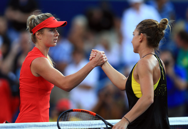 Svitolina and Halep meets at the net after their meeting at the Rogers Cup | Photo: Vaughn Ridley/Getty Images North America