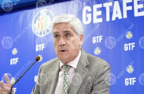 Clemente Villaverde en una rueda de prensa. Fuente: Getafe C.F.