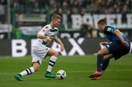 Stindl encara a un jugador del 'Hoffe' | Foto: Borussia Mönchengladbach
