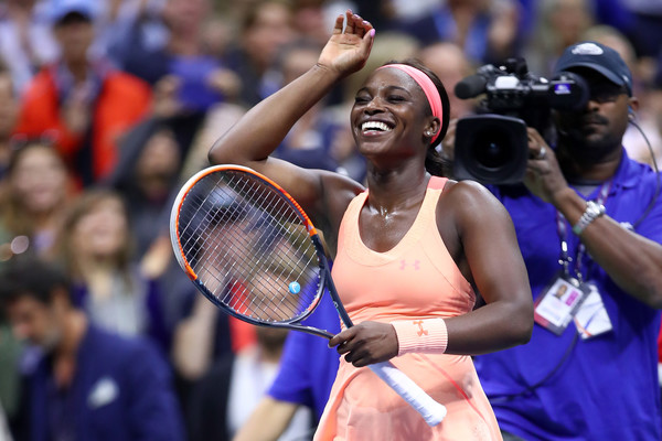 Sloane Stephens applauds the crowd in disbelief after her semifinal win | Photo: Clive Brunskill/Getty Images North America