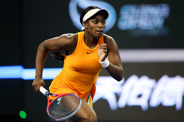 Sloane Stephens runs for a shot at the net | Photo: Lintao Zhang/Getty Images AsiaPac