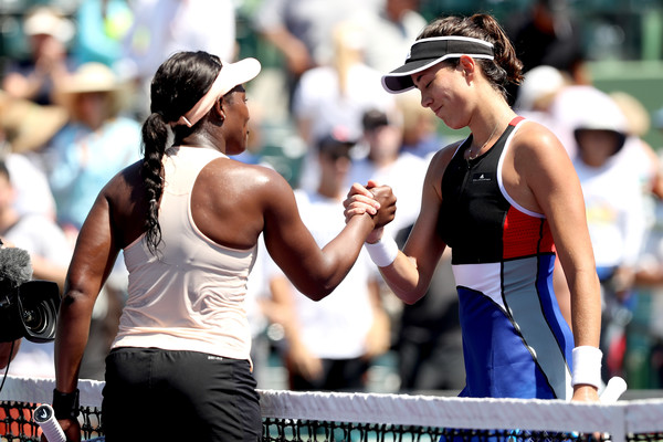 Stephens and Muguruza meet at the net following the match (Getty/Matthew Stockman)