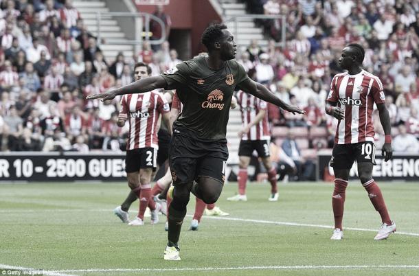Lukaku celebrando uno de sus dos goles en el 0-3. Foto: Getty Images.